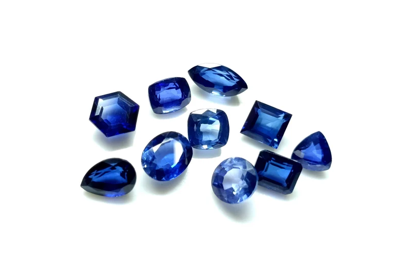 How to Choose a Blue Sapphire: A Comprehensive Guide to Sapphire Selection