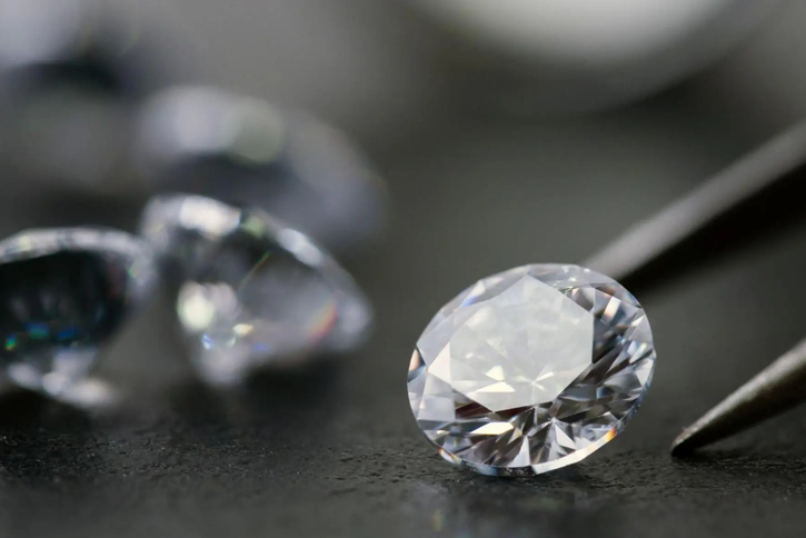 HOW TO POLISH GEMSTONES: A COMPREHENSIVE  GUIDE