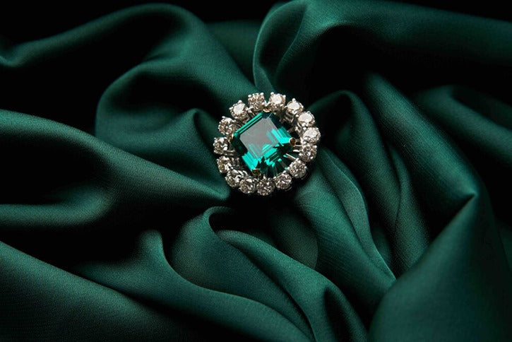 EMERALD: A GEMSTONE OF ENCHANTING BEAUTY & RICH HISTORY