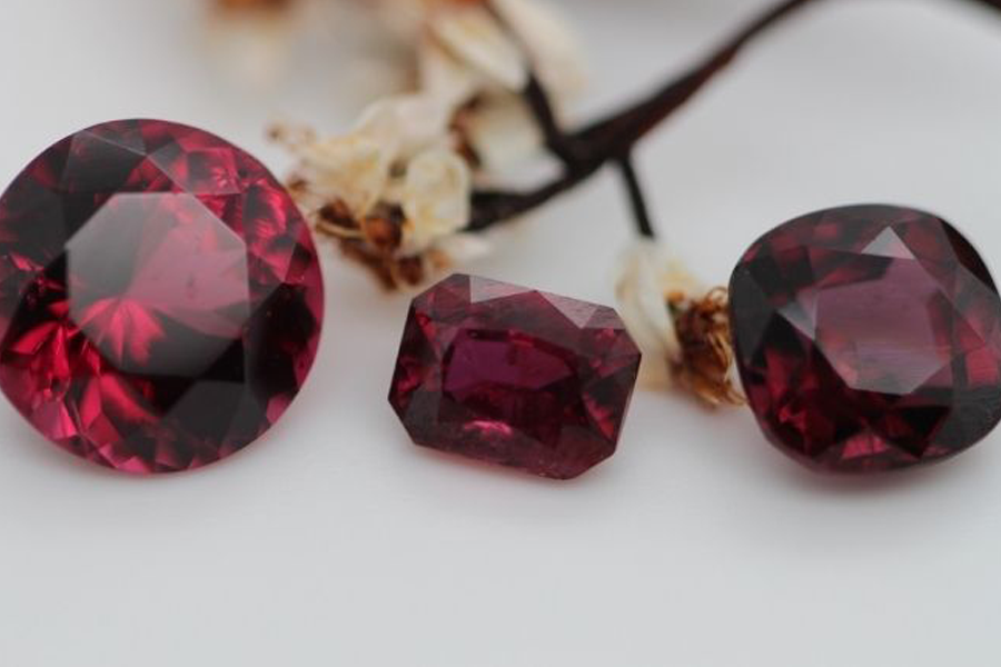  Red Spinel