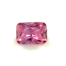 Pink-based pinkish-orange Padparadscha sapphire with excellent brilliance.